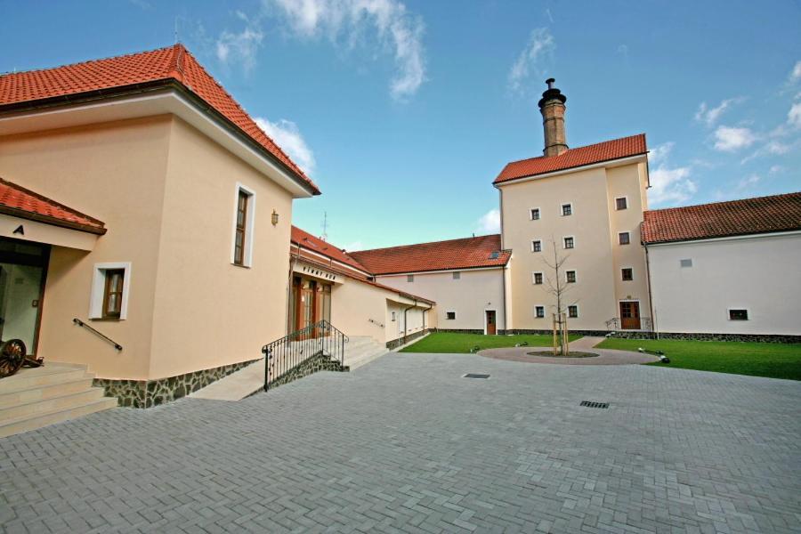 Chateau Krakovany Exterior photo