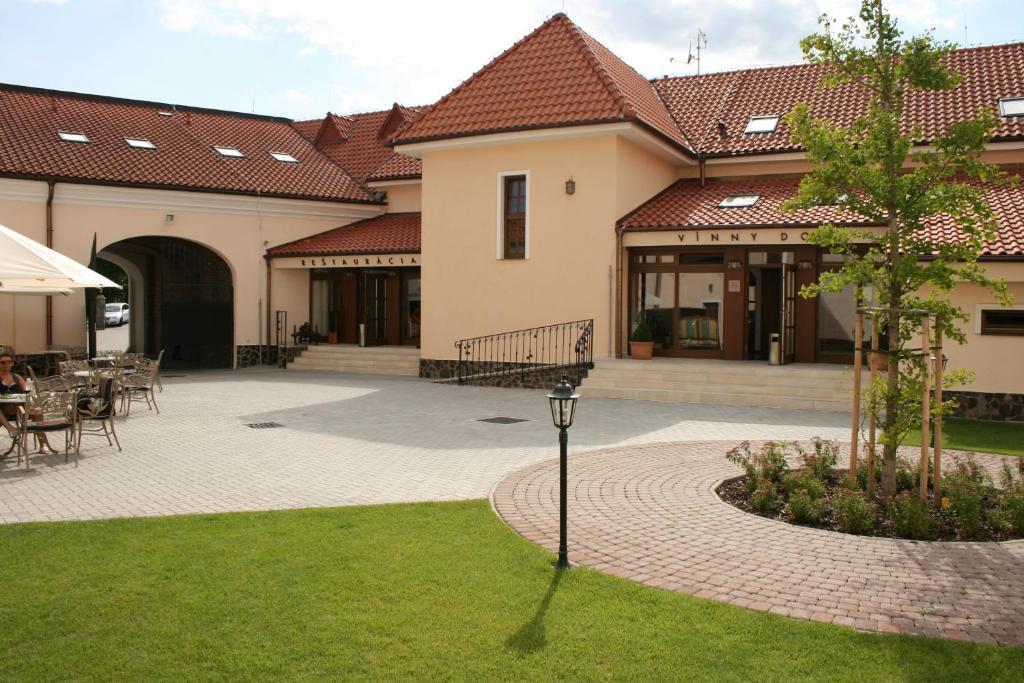 Chateau Krakovany Exterior photo