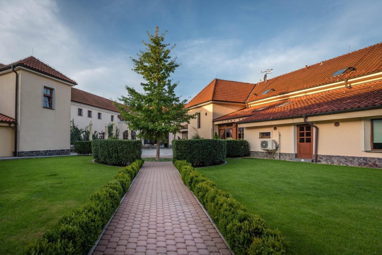 Chateau Krakovany Exterior photo