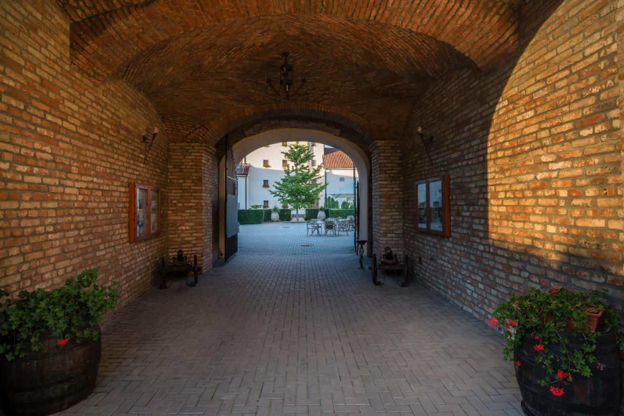 Chateau Krakovany Exterior photo